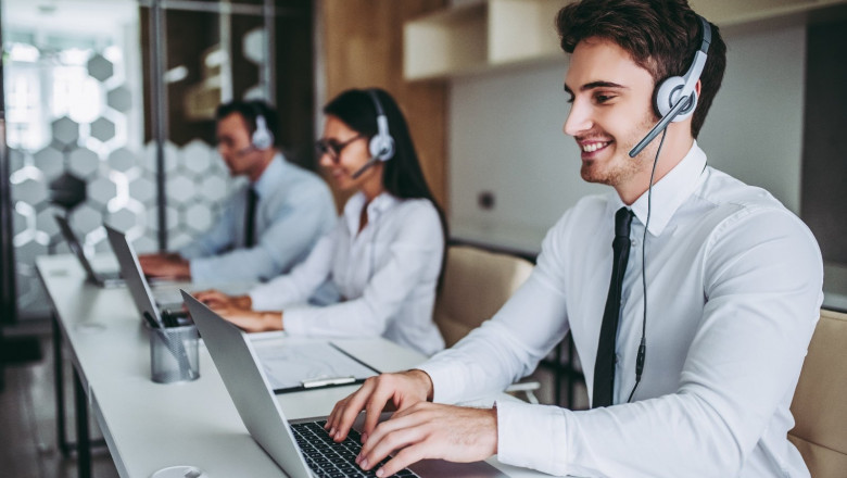 The Benefits and Risks of VoIP Call Centers