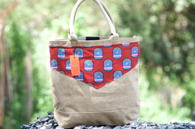 What are tote bags used for?