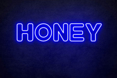 Neon signs: The best backdrop at Weddings