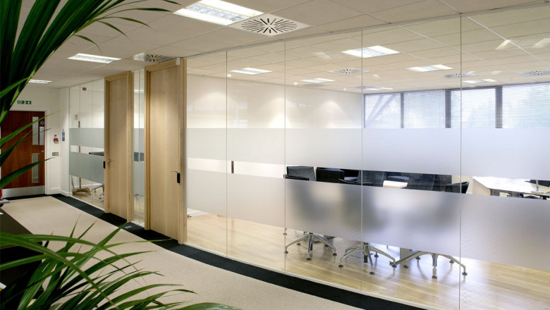 5 Important Benefits of Glass Partition