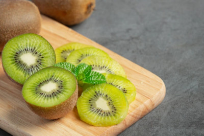 Kiwi Fruit Nutritional Benefits and Possible Side Effects