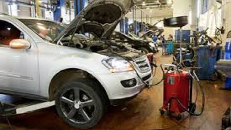 Auto repair mechanic | Car mechanic repair