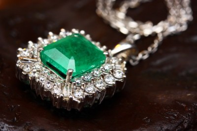 Buy Original and Natural Gemstones.