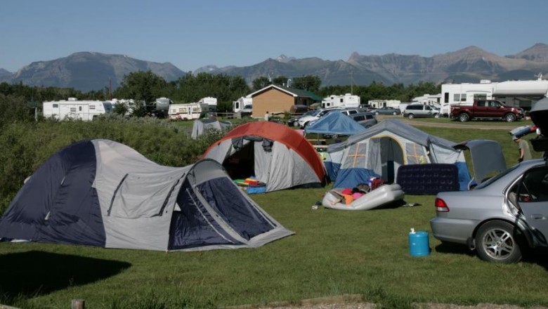 What hotels in Waterton Lakes National Park have nice views?