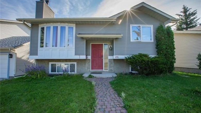 How much does a house cost to build in Canada?