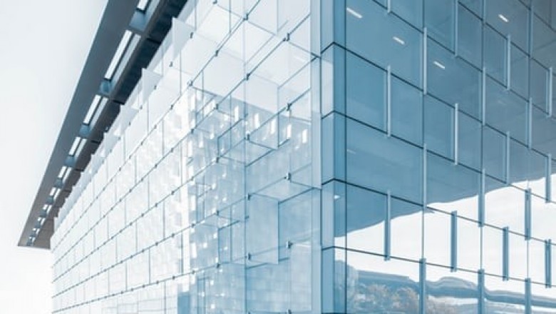 2 Solutions to Consider When Needing Glass Repair