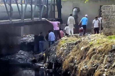 Delhi police finds 11 dead bodies from drains in slums.