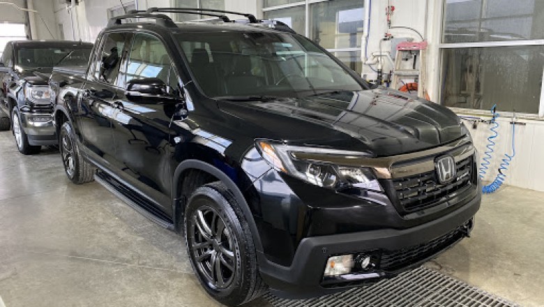Should I Rinse My Car After Waxing?