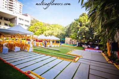Weddings in Garden | Garden wedding decorations | Melting flowers