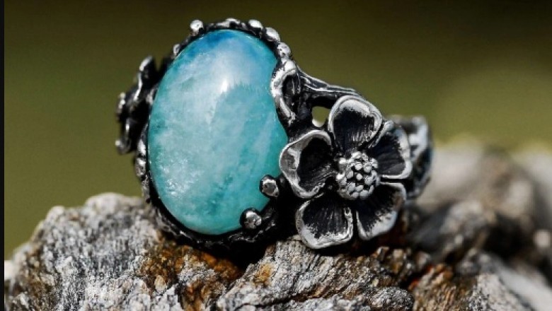 Moonstone Ring: The ideal Feminine Gift