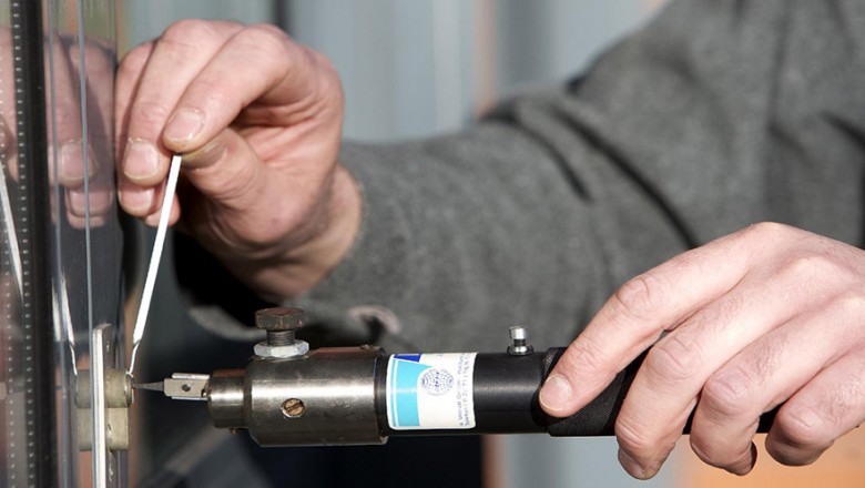 Why Should You Hire Residential Locksmith Service?
