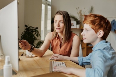 Which training center provides the best short-term courses in Ahmedabad?