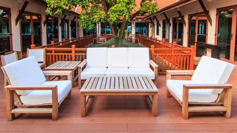 How to Select Your Deck Builders