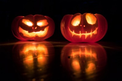 How to play with fashion accessories on Halloween