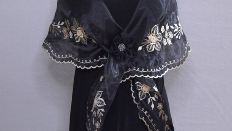 BLACK FILIPINIANA ALAMPAY #5662A