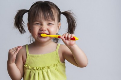 4 tips for parents to get kids to brush their teeth