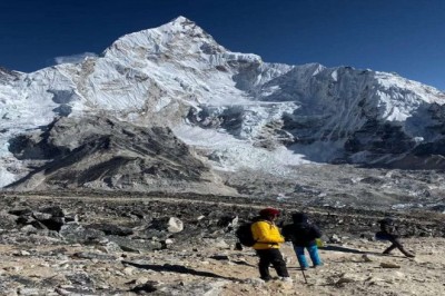 Everest Base Camp Trek 13 Days - Himalayan Frozen Adventure