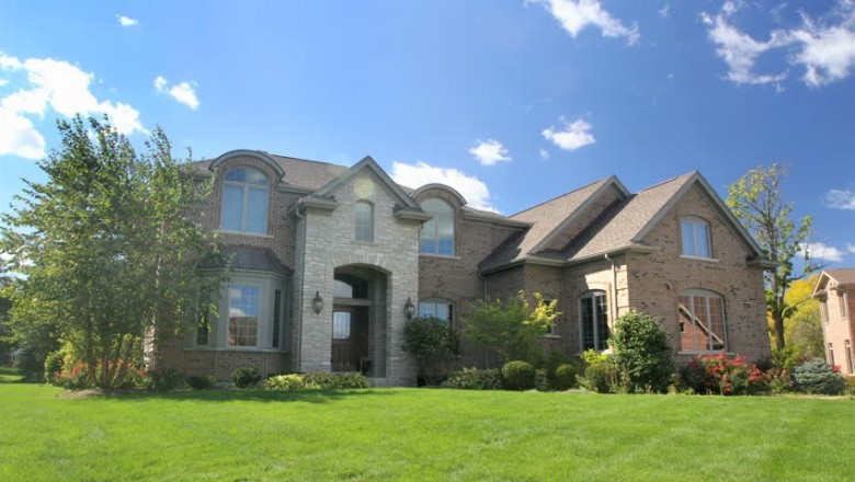Use A Real Estate Broker, Or Do It Yourself