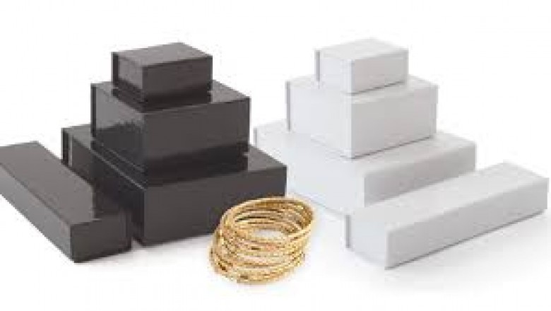 Magnetic closure boxes for jewelry