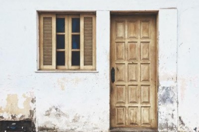 How to Repair Wooden Doors On Your Own? Here Are Some Expert Hacks