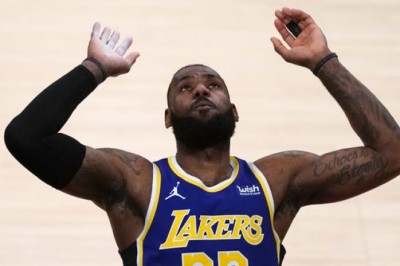 LeBron James responds to Zlatan Ibrahimovic: 'There's no way I will ever just stick to sports'