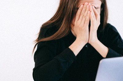 What are the signs and symptoms of an anxiety disorder?