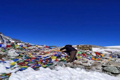 Manaslu Trekking Guide