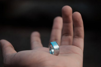 Two tone band with brushed center
