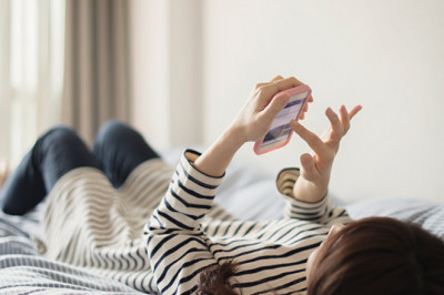 How is low dose naltrexone used in the treatment of herpes infection