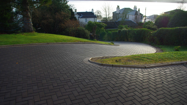 Deciding Among New Driveways in Tarmac or Block Paving