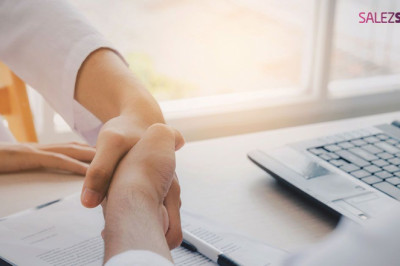 What Extensive Support does SalezShark offer to its clients?