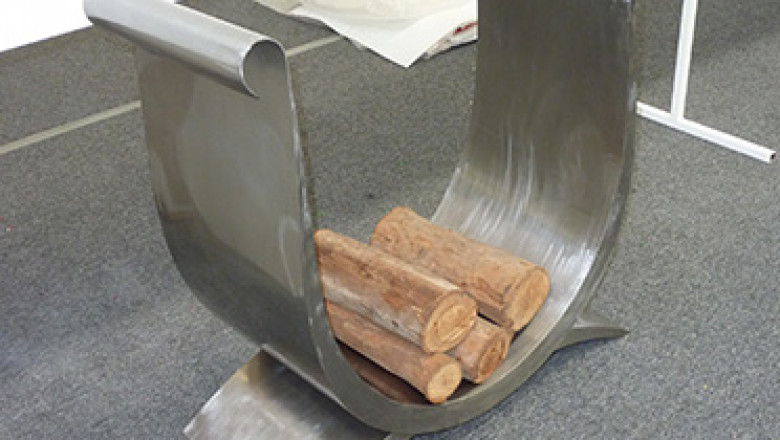 Magnificent Metal Garden Sculptures Embellish the Garden Landscape