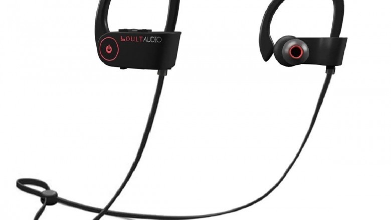 Which are the best earphones under Rs. 1,000 with sturdy build quality, clear vocals, and amazing bass?