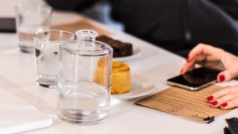 The Building Blocks of Online P2P Marketplaces