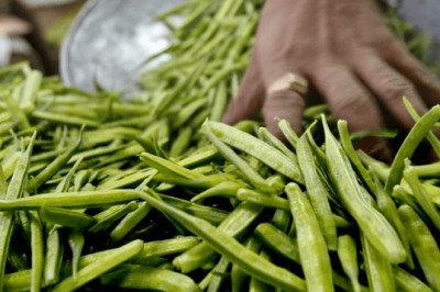 Guar Gum acts as a suspending agent in fruit beverages, maintains viscosity, Improves mouth feel.