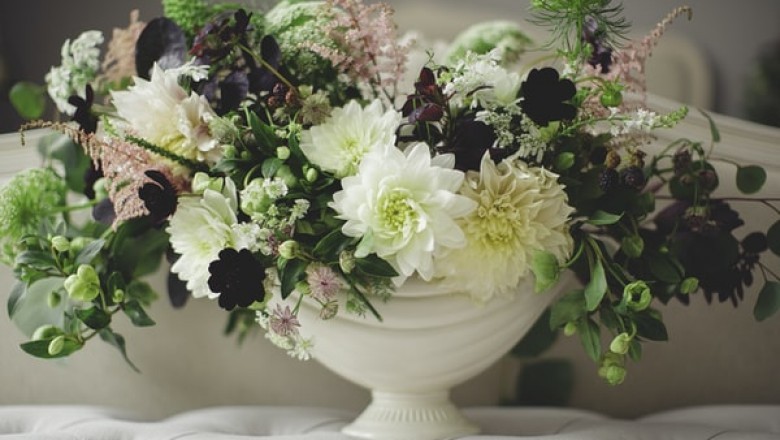 Should Your Company Use the Wood Flowers Wholesale Programs?