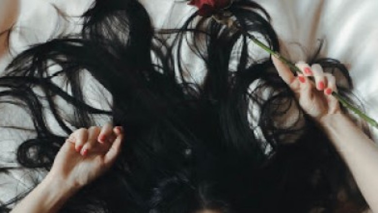 The use and benefits of castor oil in hair beauty