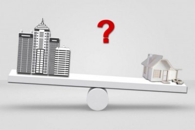 What are the advantages of living in a flat as compared to an independent house?