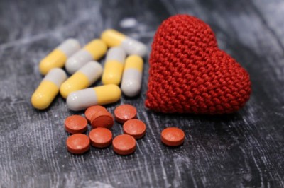 Coronary Artery Disease Therapeutics Market research report which is segmented By Types, By Applications