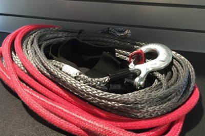 Due to its strength and durability, synthetic ropes are used for many purposes, such as fishing, tents, and swimming pool lines.