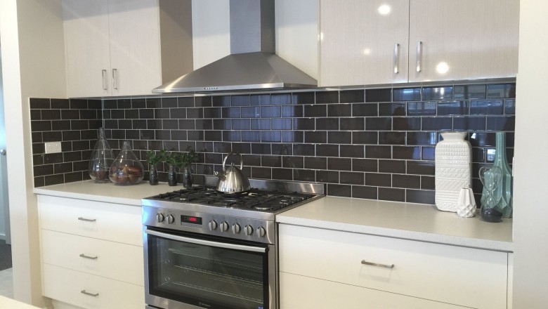 Affordable and Lovely Kitchen Splashback Tiles Ideas