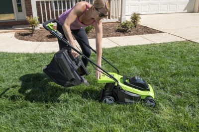4 Benefits of Doing Your Own Lawn Care