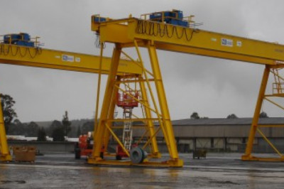 Worker Safety Requirements When Working with Overhead Cranes