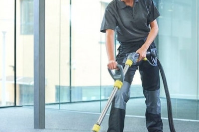 What are the advantages of hiring professional carpet cleaning services?