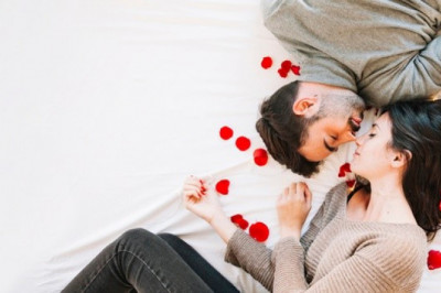 10 Romantic and affordable Wedding Anniversary Gift Ideas for Couples