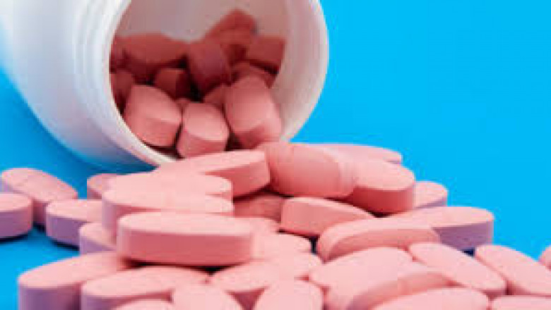 Cetirizine hydrochloride has also been shown to interact adversely with certain types of antibiotics