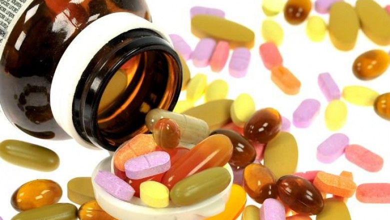 Fibrosarcoma Drugs are undergoing chemotherapy to remove malignant tumours from their feet and arms' joints