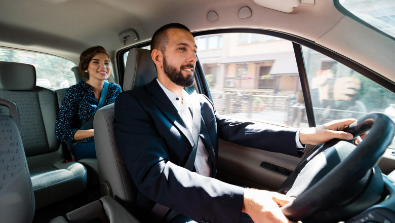 4 Advantages of Hiring Taxi Near Me Services in 2021