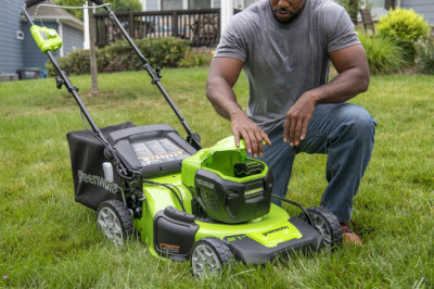 5 Outdoor Power Tools to Upgrade a Home’s Curb Appeal for Renters
