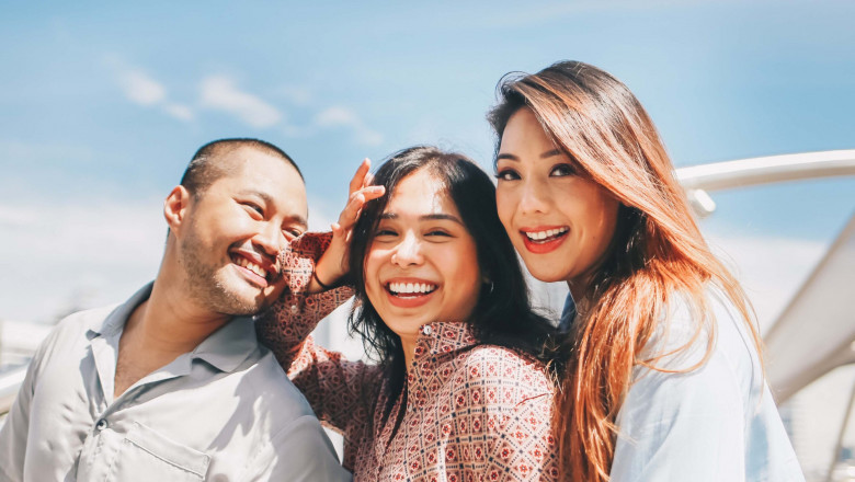 Hire The Best Photographers & Videographers For Startups | iSHINORA